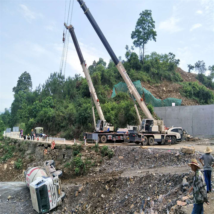 巫溪汽车掉沟里叫吊车救援要多少钱